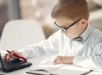 المنصات الإلكترونية تعزز القيم الإيجابية للتعلم عن بعد