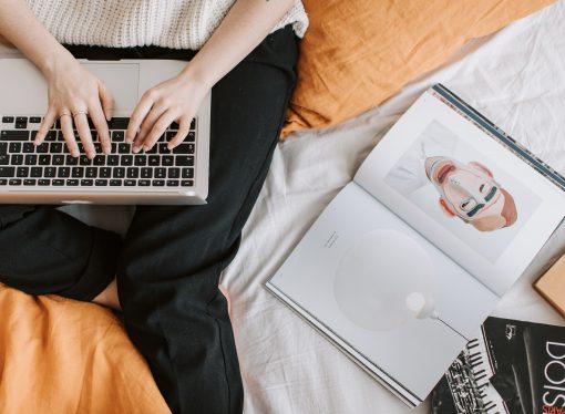 سلوك الطلاب بين التعليم الحضوري والتعليم عن بعد