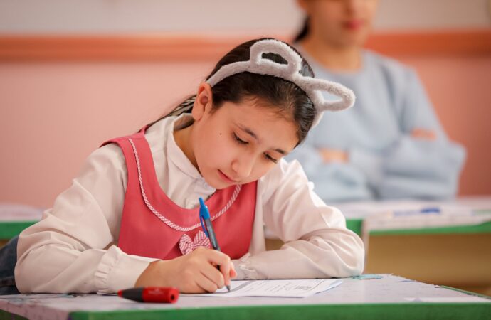 المناهج وطرق التدريس