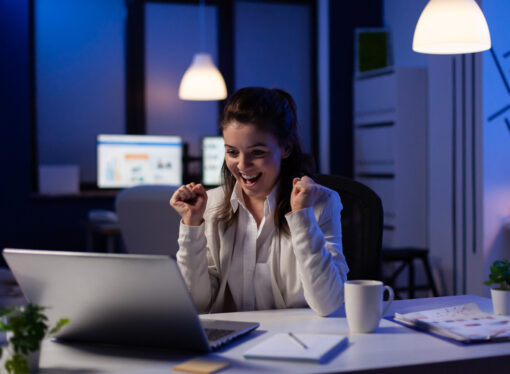 السعادة المؤسسية ونماذجها في العمل