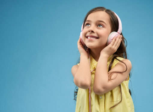 أهمية مهارة الاستماع في التعليم والحياة اليومية ومزاياها