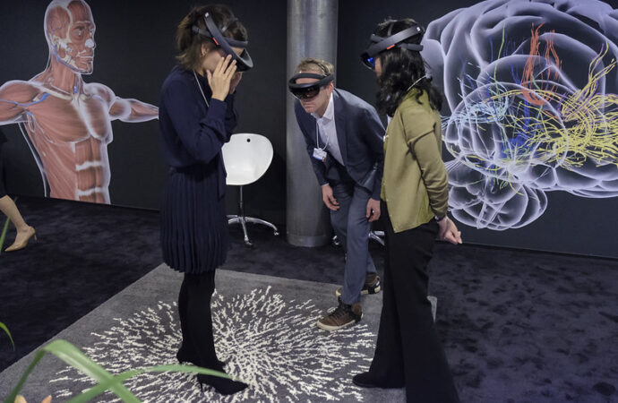 عالم الميتافيرس والتعليم والتعلم من خلال الانغماس في بيئات افتراضية