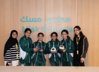 عالمة سعودية تقيم ورش روبوت بمدارس مسك